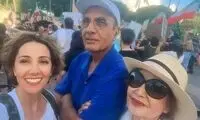 سلفیِ یک دختر ایرانی با پدرش در آمریکا جنجالی شد