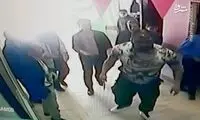 تصاویری از ضربات وحشیانه قمه‌کشان بر سر یک جوان 