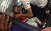لحظه هولناک گیر کردن یک کودک در پله برقی