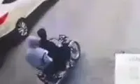 سرقت آینه بغل خودروی شاسی‌بلند در ۵ ثانیه!