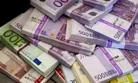 ذوق‌زدگی یک توریست چینی حین تبدیل یورو و دلار به تومان!