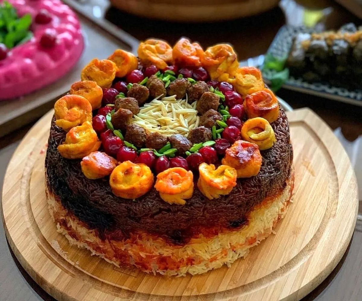 طرز تهیه تهچین لذیذ و بهاریِ آلبالو
