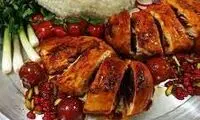 طرز تهیه مرغ شکم‌پر مجلسی با گردو و رب انار