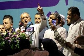 پوستر عجیب یک تیم دسته دومی جلب‌توجه شد!