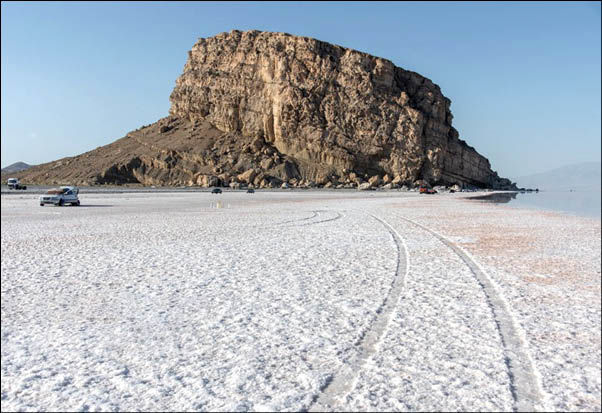 نجات دریاچه ارومیه از مرگ با آب معدنی!