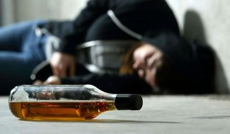 مصرف مشروبات الکلی چطور باعث مرگ می‌شوند؟