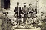 یاغی نوجوان دوره قاجار در غل و زنجیر 