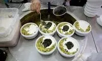 تابلو نصب شده روی سر در یک آش‌فروشی در بازار خبرساز شد