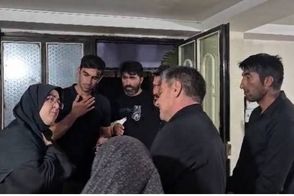 تصاویری از سخنگوی دولت در خانه الهه حسین‌نژاد