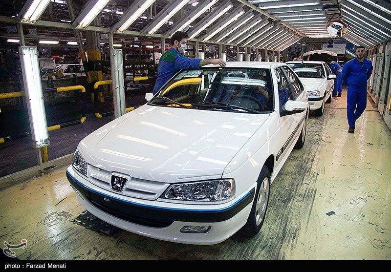 انتقاد تند مجری صداوسیما از مدیران ایران‌ خودرو