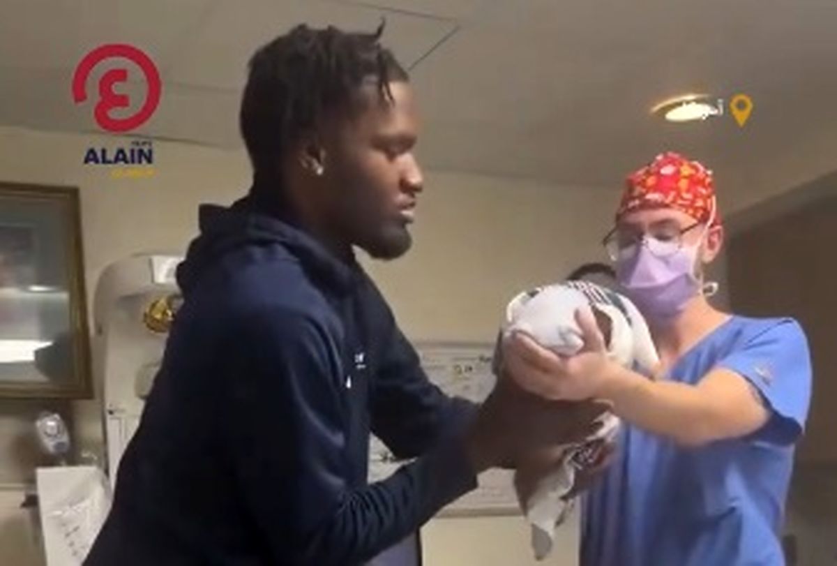 رفتار عجیب یک پدر در لحظه تولد فرزندش