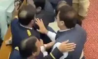 کتک‌کاری در پارلمان پاکستان بعد از عزل عمران خان