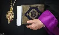 اسقف ارامنه تهران با قرآن وارد نشست خبری شد