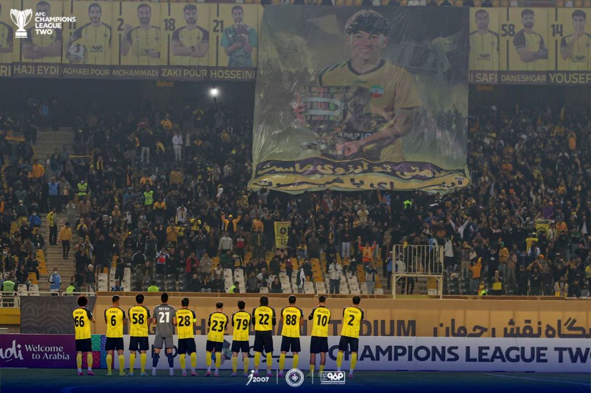 دود و سم نفس تماشاگران سپاهان را گرفت