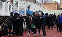 درگیری استقلالی سابق و کتک زدن داور!