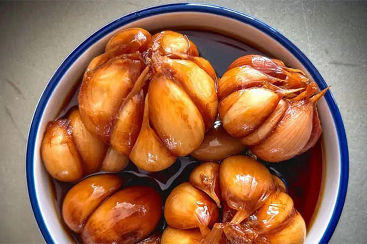 طرز تهیه سیرترشی گیلانی به روش قدیمی‌ها