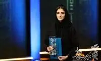 پوششی متفاوت از خانمی که سیمرغ گرفت