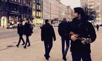 بنیامین ساز به دست در هامبورگ +عکس