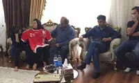 عکس: فردوسی‌ پور در منزل هادی نوروزی