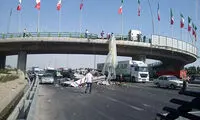 سقوط بارِ تریلی در اتوبان آزادگان