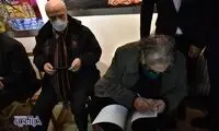 آیدین آغداشلو در نمایشگاه نقاشیِ کیمیایی