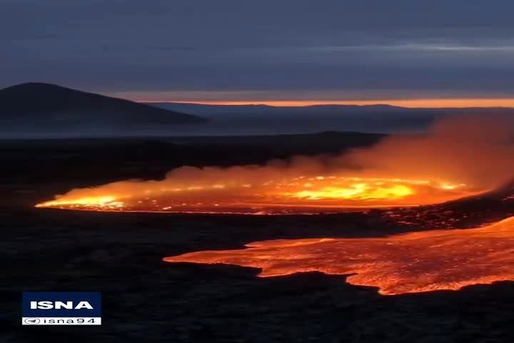 لحظه فوران آتشفشانی در جنوب غربی ایسلند