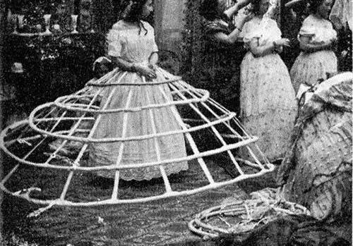 دامن خانم ها در 200 سال پیش +عکس