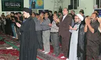 عکس: فرزند یادگار امام در قامت امام جماعت