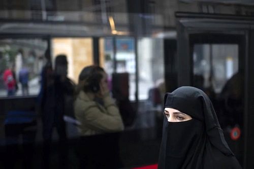 همه پرسیِ سوئیس: برقع ممنوع