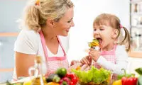 ۸ روش برای اینکه بچه‌ها غذاهای سالم‌تر بخورند