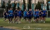 بازیگر سریال خط قرمز در تمرین استقلال آفتابی شد