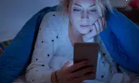 موبایل‌بازی قبل از خواب و تاثیر آن بر سلامت روان نوجوان‌ها