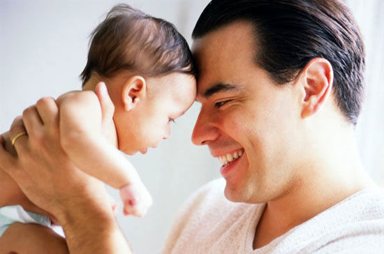 روش‌هایی برای ارتباط عمیق‌تر پدران با نوزادان
