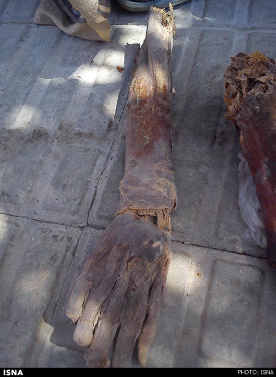 کشف جسد مومیایی در بم +عکس