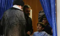 تصویری از نوه رهبر انقلاب در مراسم ارتحال امام