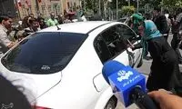 عکس: اعتراض زن میانسال به مرتضوی