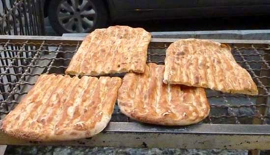 فروش قسطی نان با گرو گرفتن کارت ملی!