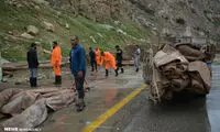 شستشوی فرش‌های سیل زدگان پلدختر