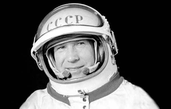 الکسی لئونوف؛ اولین انسانی که در فضا راهپیمایی کرد