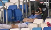جنجال جدید بیل؛ خوابیدن روی سکو