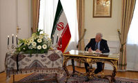 ادای احترام آمانو به شهدای حادثه تروریستی تهران