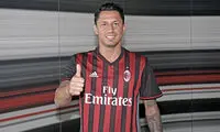 لاپادولا: برلوسکونی سمبل میلان است