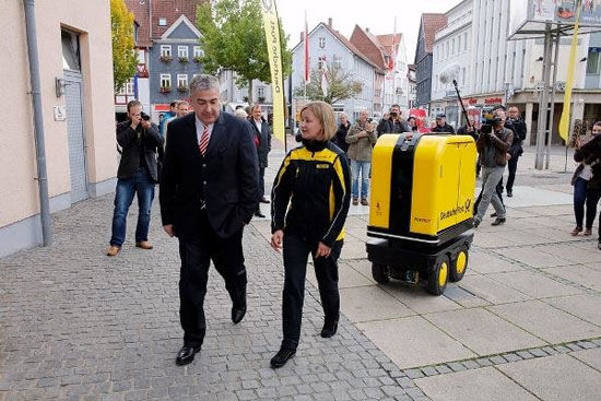 روبات نامه رسان در آلمان