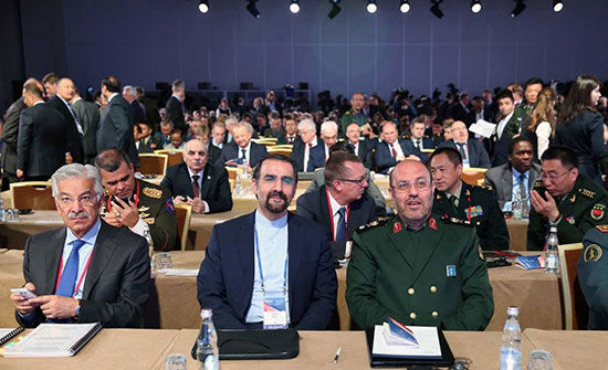 وزیر دفاع در جمع همتایانش از 80 کشور دنیا