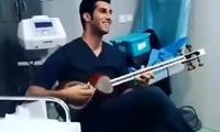 فیلم عجیبی از ساز زدن در اتاق عمل!