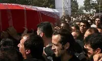 عکس: علی کریمی زیر تابوت هادی نوروزی