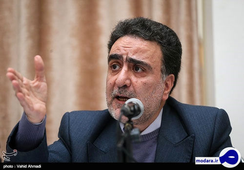 تاج‌زاده: اگر روحانی اختیار کافی ندارد، استعفا بدهد