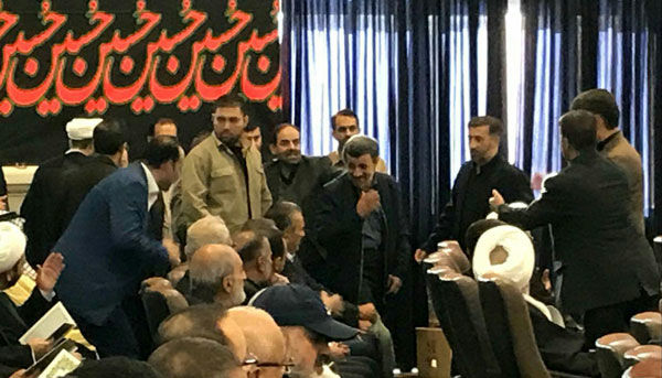 احمدی‌نژاد در مراسم ترحیم پدر قاسم سلیمانی