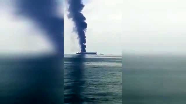 آتش‌گرفتن یک نفتکش در نزدیکی سواحل شارجه