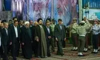 عکس: روحانی و اعضای دولت در حرم امام